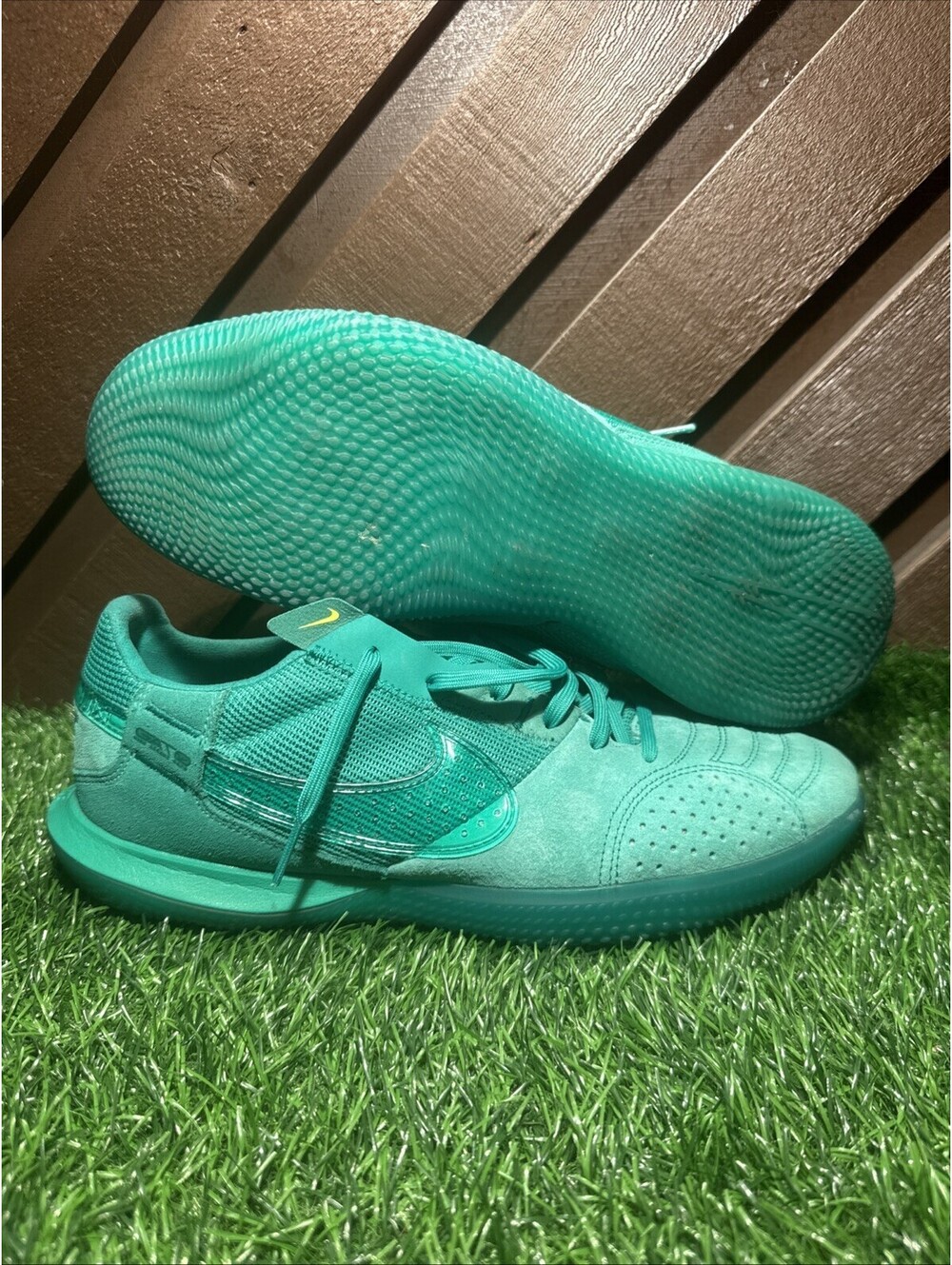 Size 10 - Nike Streetgato Low Stadium Green